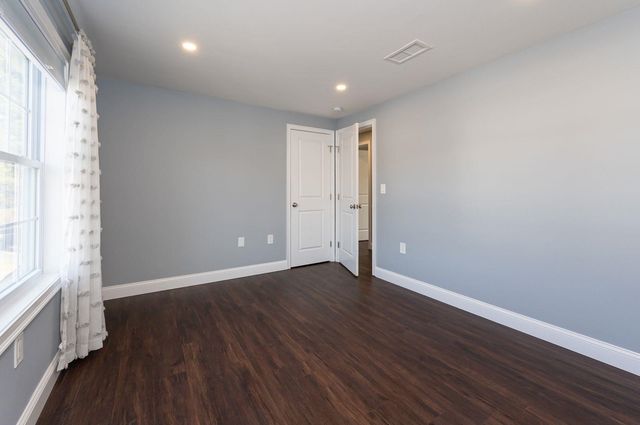 18 Brent Court, Manchester, NH 03103