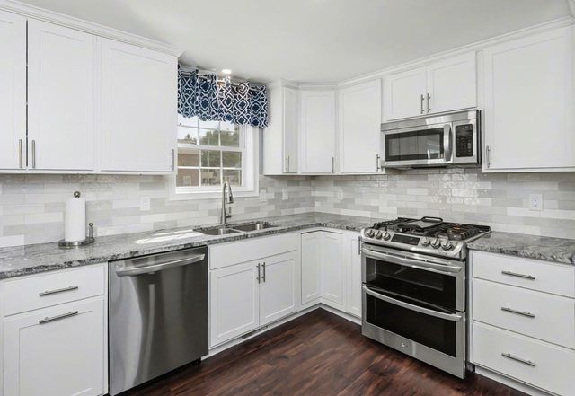 18 Brent Court, Manchester, NH 03103