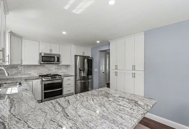 18 Brent Court, Manchester, NH 03103