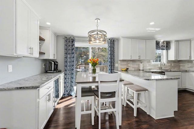 18 Brent Court, Manchester, NH 03103