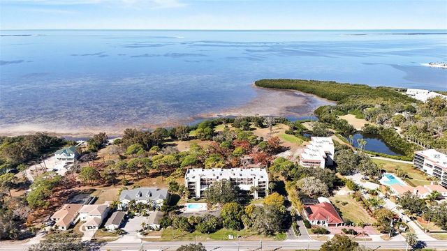 303 TARPON POINT, Tarpon Springs, FL 34689