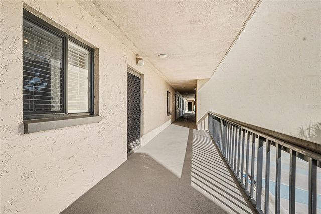 303 TARPON POINT, Tarpon Springs, FL 34689