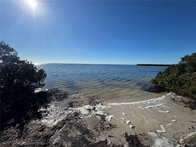 303 TARPON POINT, Tarpon Springs, FL 34689