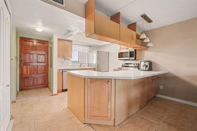 303 TARPON POINT, Tarpon Springs, FL 34689