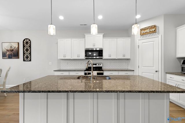 3015 Henry Road SE, Decatur, AL 35603