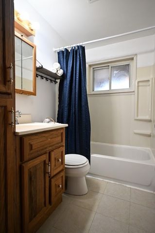 393 Collins Dr, Penn Hills, PA 15235