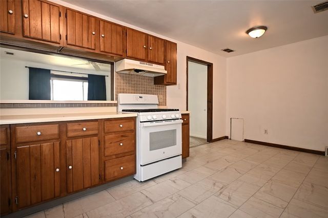 393 Collins Dr, Penn Hills, PA 15235