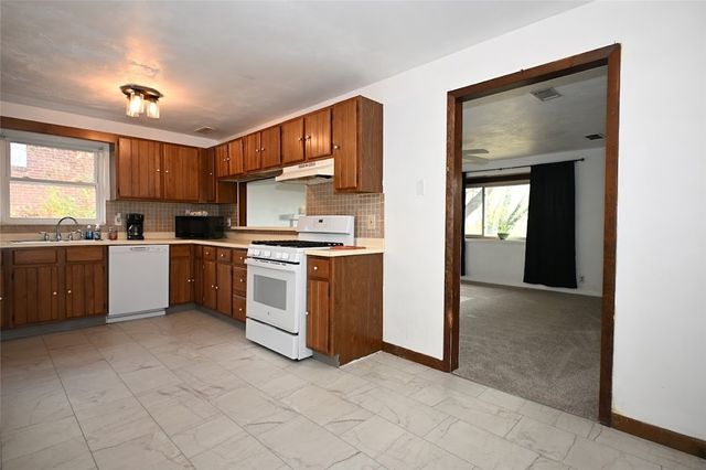 393 Collins Dr, Penn Hills, PA 15235