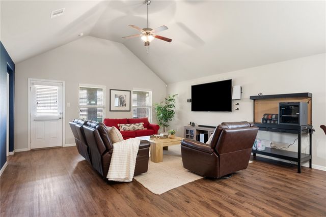 2018 Eagle View Drive, Navasota, TX 77868