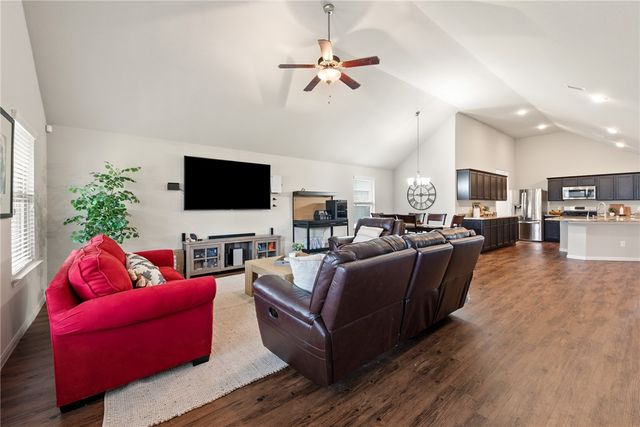 2018 Eagle View Drive, Navasota, TX 77868