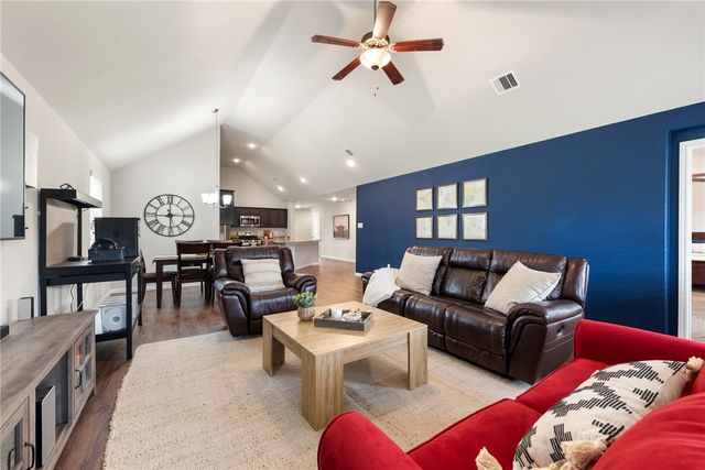 2018 Eagle View Drive, Navasota, TX 77868