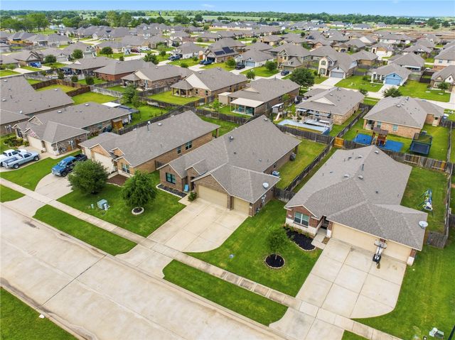 2018 Eagle View Drive, Navasota, TX 77868