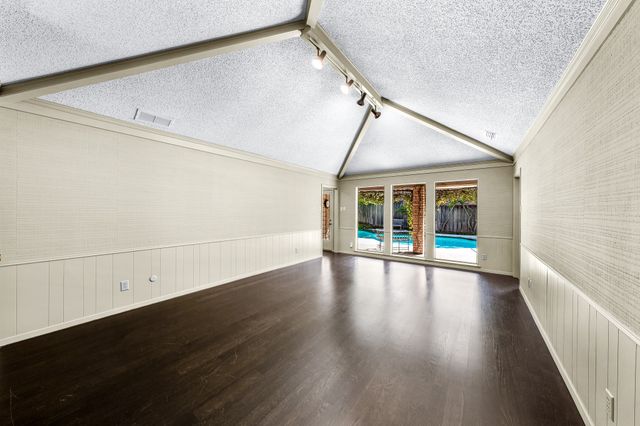 9317 Moss Trail, Dallas, TX 75231