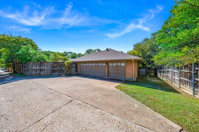 9317 Moss Trail, Dallas, TX 75231