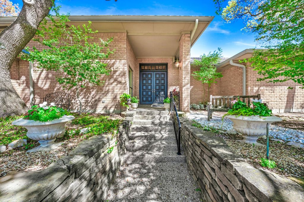 9317 Moss Trail, Dallas, TX 75231