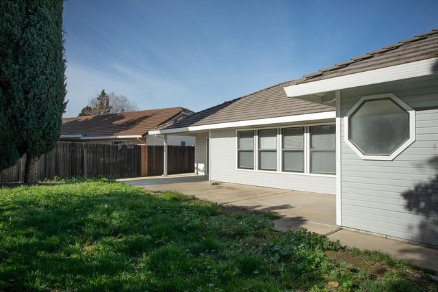 1740 Edwin Dr, Yuba City, CA 95993