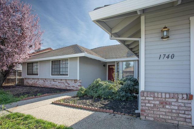 1740 Edwin Dr, Yuba City, CA 95993