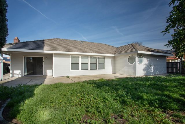 1740 Edwin Dr, Yuba City, CA 95993