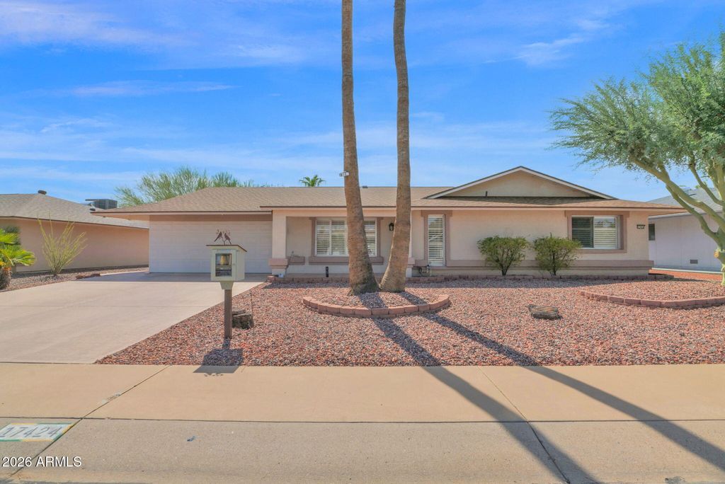 17424 N LINDGREN Avenue, Sun City, AZ 85373 — exterior