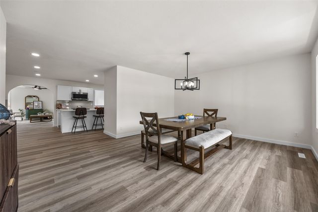 4050 Charter Oak Lane SE, Cedar Rapids, IA 52403