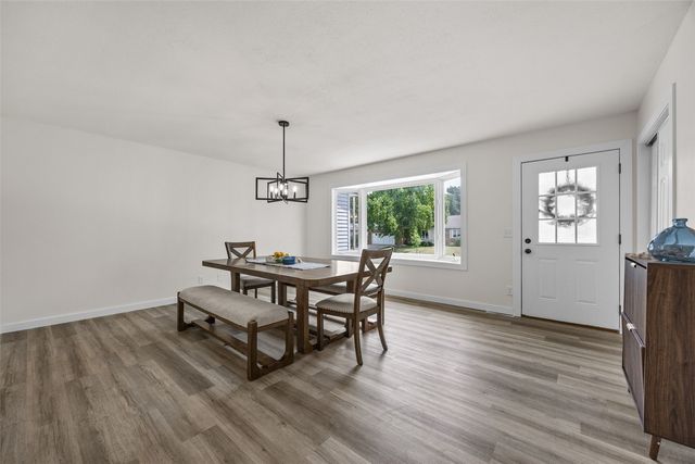 4050 Charter Oak Lane SE, Cedar Rapids, IA 52403