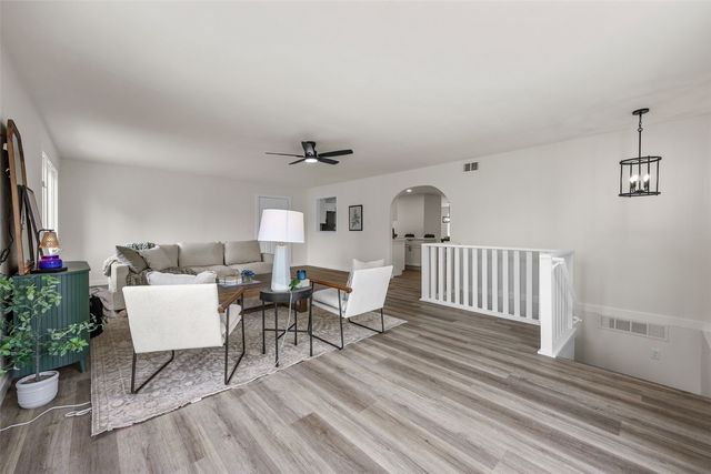 4050 Charter Oak Lane SE, Cedar Rapids, IA 52403
