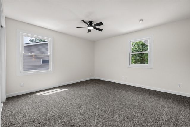 4050 Charter Oak Lane SE, Cedar Rapids, IA 52403