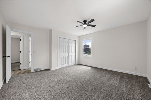 4050 Charter Oak Lane SE, Cedar Rapids, IA 52403
