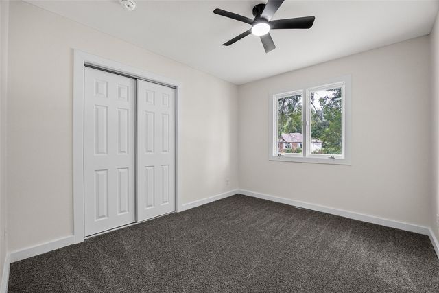 4050 Charter Oak Lane SE, Cedar Rapids, IA 52403