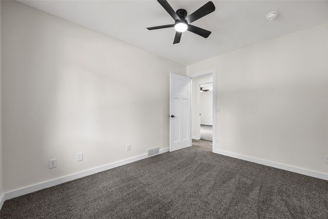4050 Charter Oak Lane SE, Cedar Rapids, IA 52403