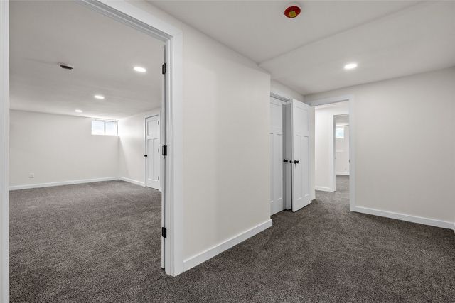 4050 Charter Oak Lane SE, Cedar Rapids, IA 52403