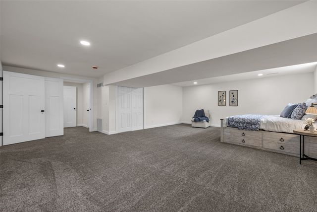 4050 Charter Oak Lane SE, Cedar Rapids, IA 52403