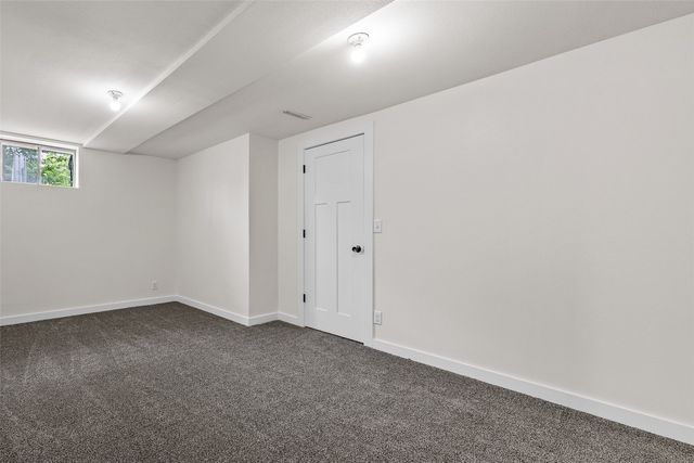 4050 Charter Oak Lane SE, Cedar Rapids, IA 52403
