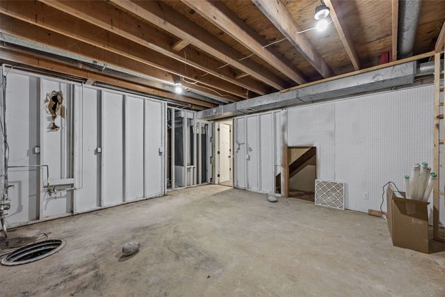 4050 Charter Oak Lane SE, Cedar Rapids, IA 52403