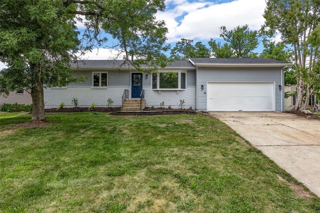 4050 Charter Oak Lane SE, Cedar Rapids, IA 52403