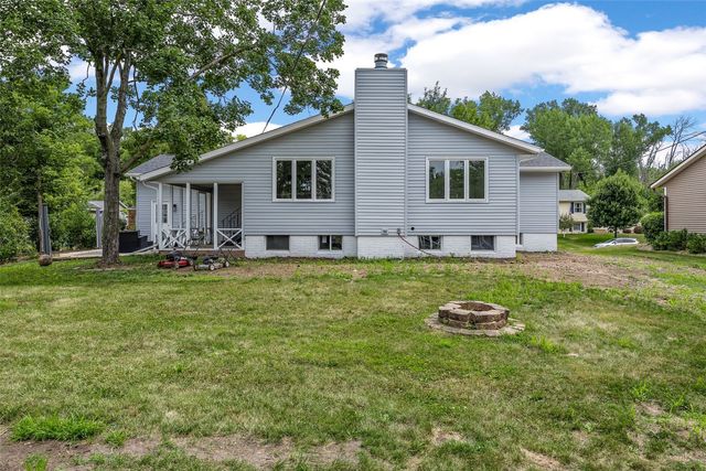 4050 Charter Oak Lane SE, Cedar Rapids, IA 52403
