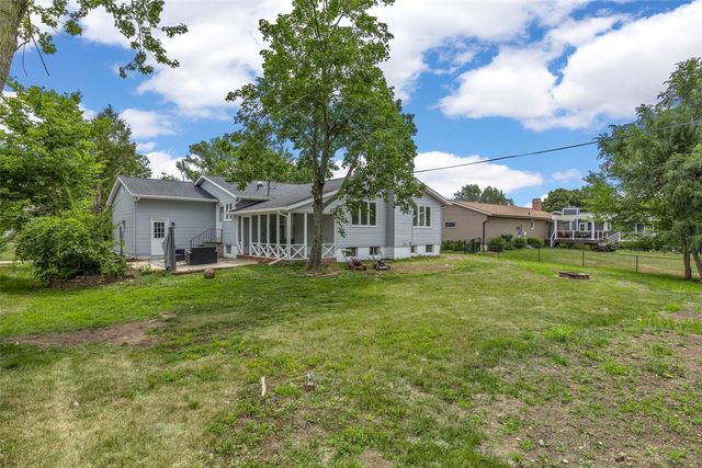 4050 Charter Oak Lane SE, Cedar Rapids, IA 52403