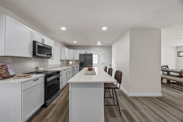 4050 Charter Oak Lane SE, Cedar Rapids, IA 52403