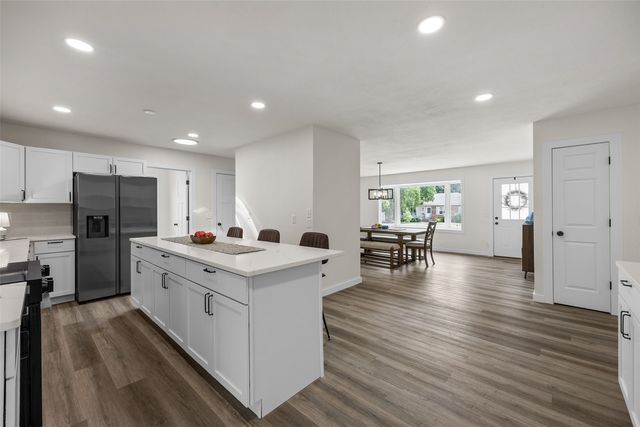 4050 Charter Oak Lane SE, Cedar Rapids, IA 52403