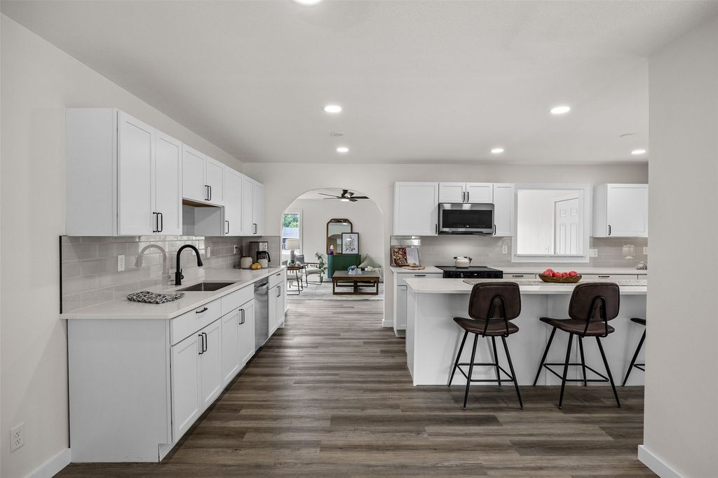 4050 Charter Oak Lane SE, Cedar Rapids, IA 52403