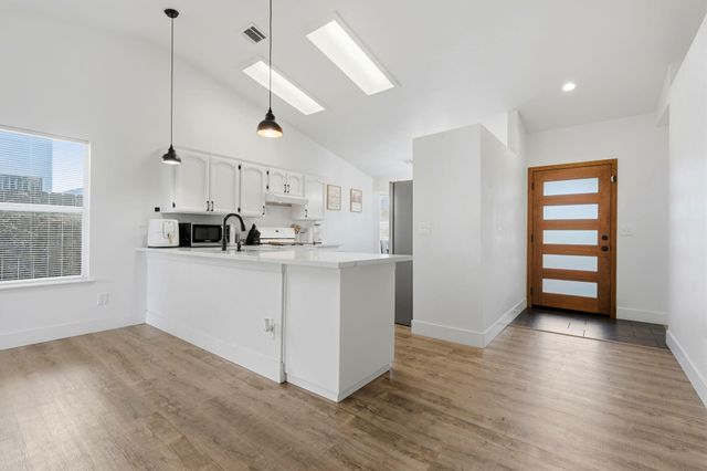 1967 N Ventura Avenue, Farmersville, CA 93223