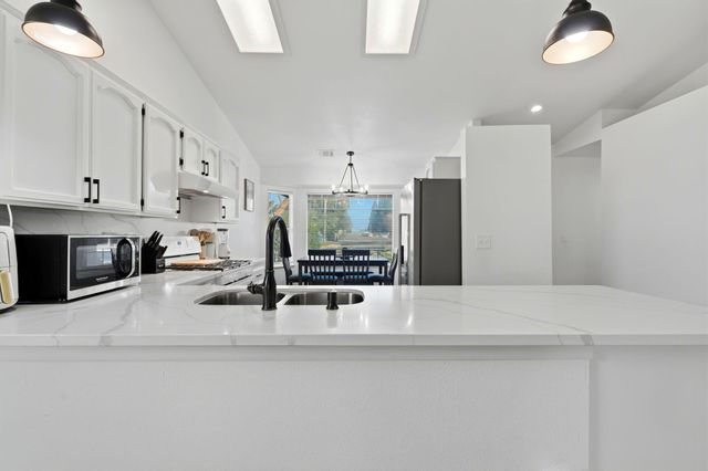 1967 N Ventura Avenue, Farmersville, CA 93223