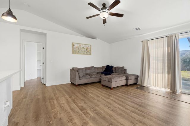 1967 N Ventura Avenue, Farmersville, CA 93223