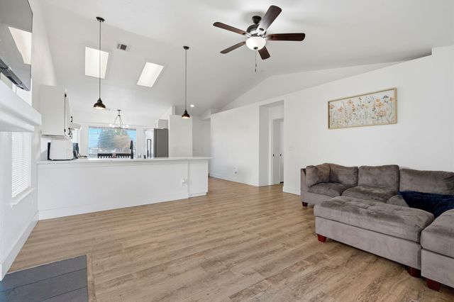 1967 N Ventura Avenue, Farmersville, CA 93223