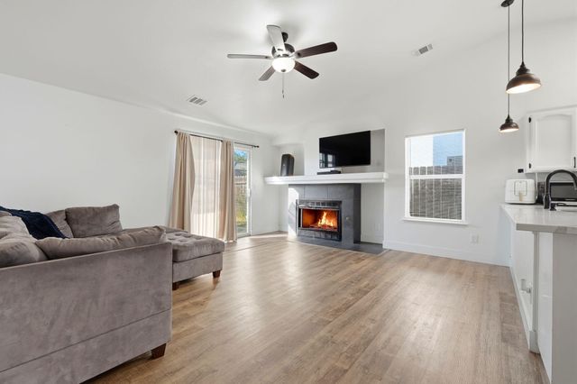 1967 N Ventura Avenue, Farmersville, CA 93223