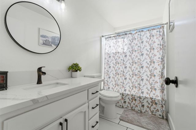 1967 N Ventura Avenue, Farmersville, CA 93223