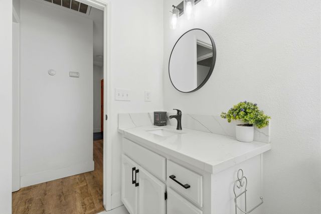 1967 N Ventura Avenue, Farmersville, CA 93223