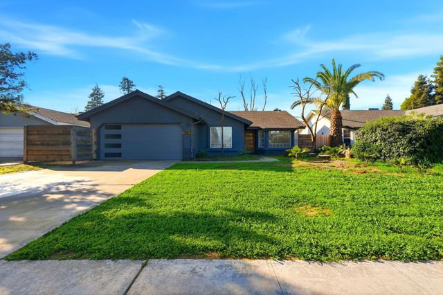 1967 N Ventura Avenue, Farmersville, CA 93223