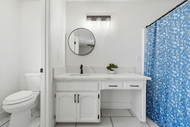 1967 N Ventura Avenue, Farmersville, CA 93223