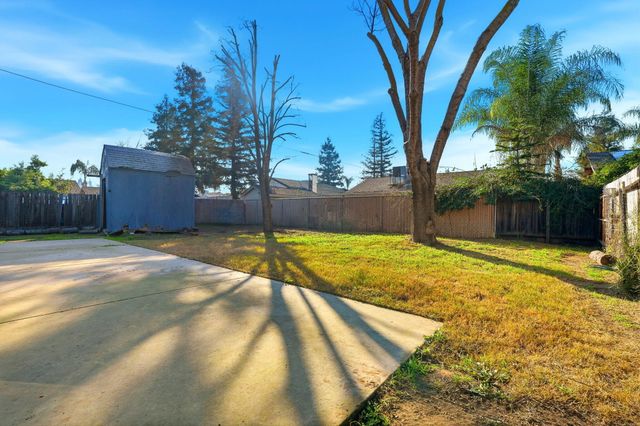1967 N Ventura Avenue, Farmersville, CA 93223